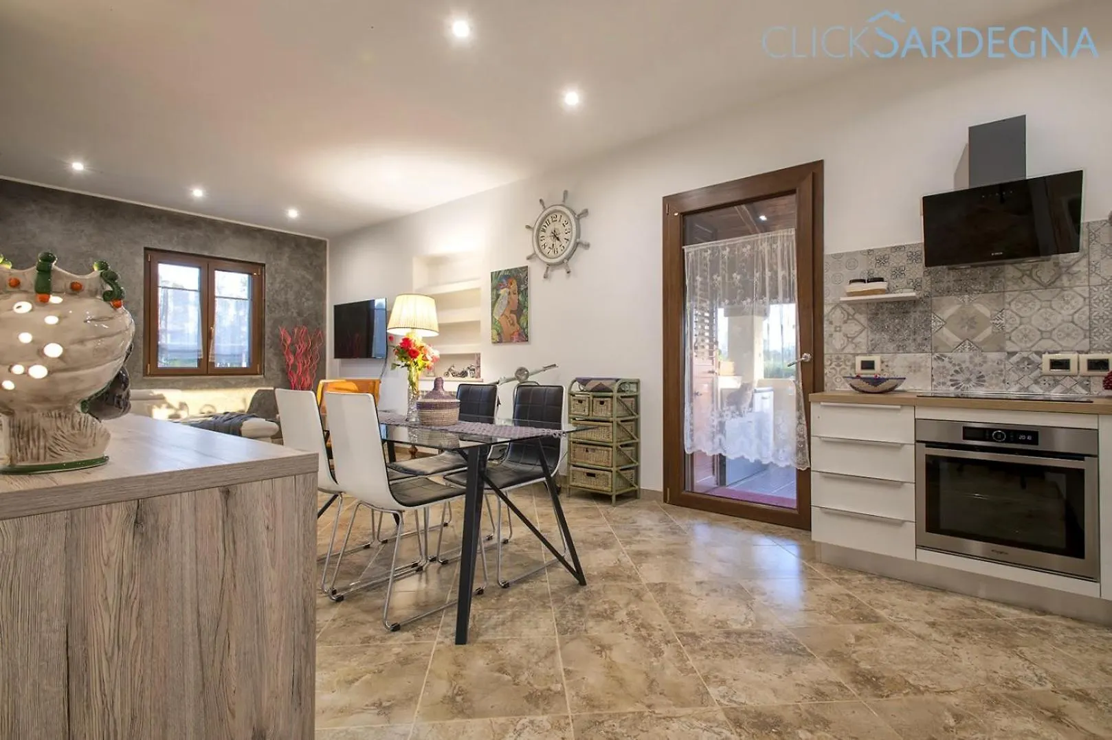 Large Villa Mediterranea In The Heart Of Coral Shore With Swimming Pool Large Garden With Palm Trees Alghero