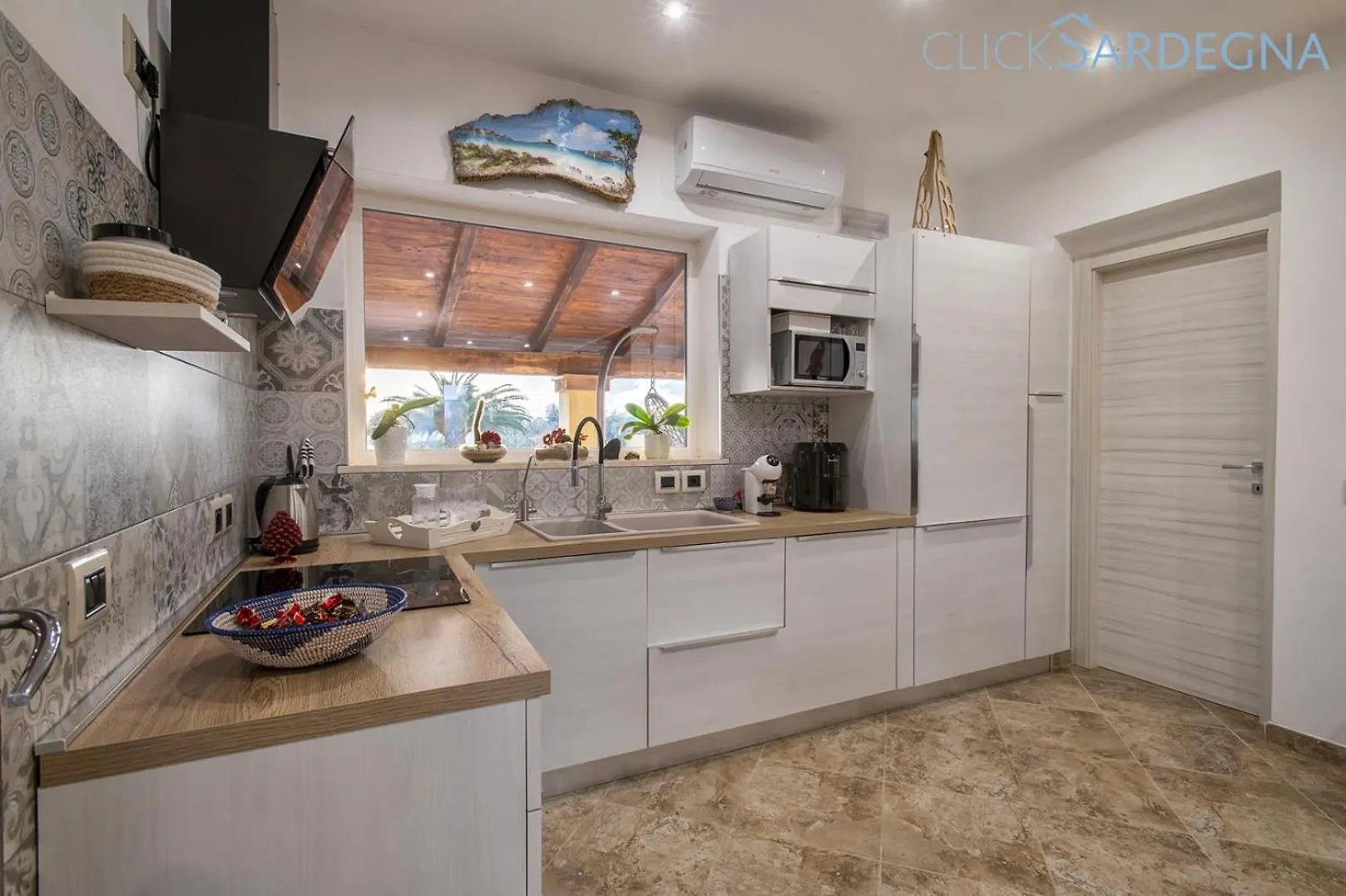 Large Villa Mediterranea In The Heart Of Coral Shore With Swimming Pool Large Garden With Palm Trees Alghero