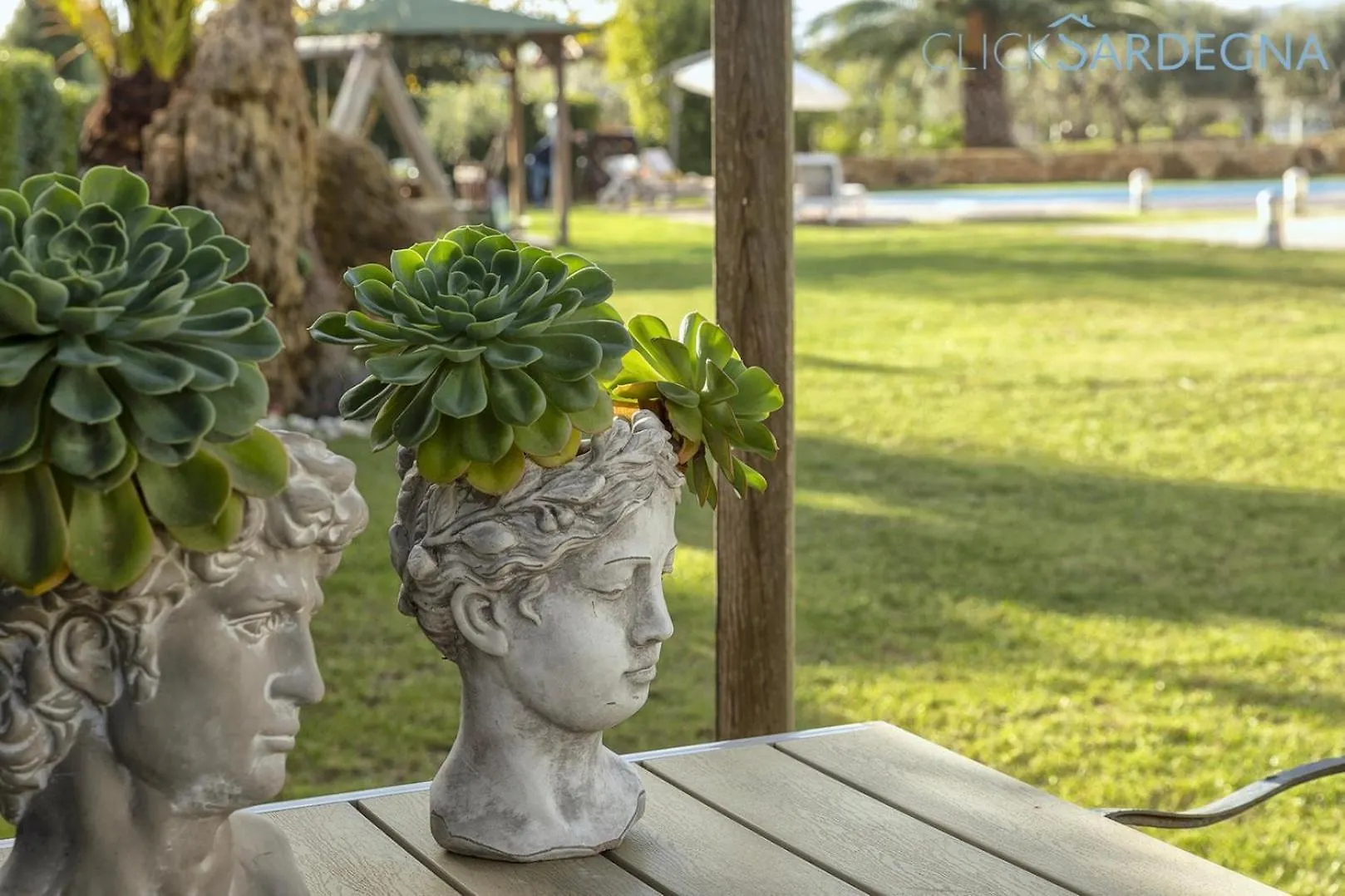 Large Villa Mediterranea In The Heart Of Coral Shore With Swimming Pool Large Garden With Palm Trees Alghero