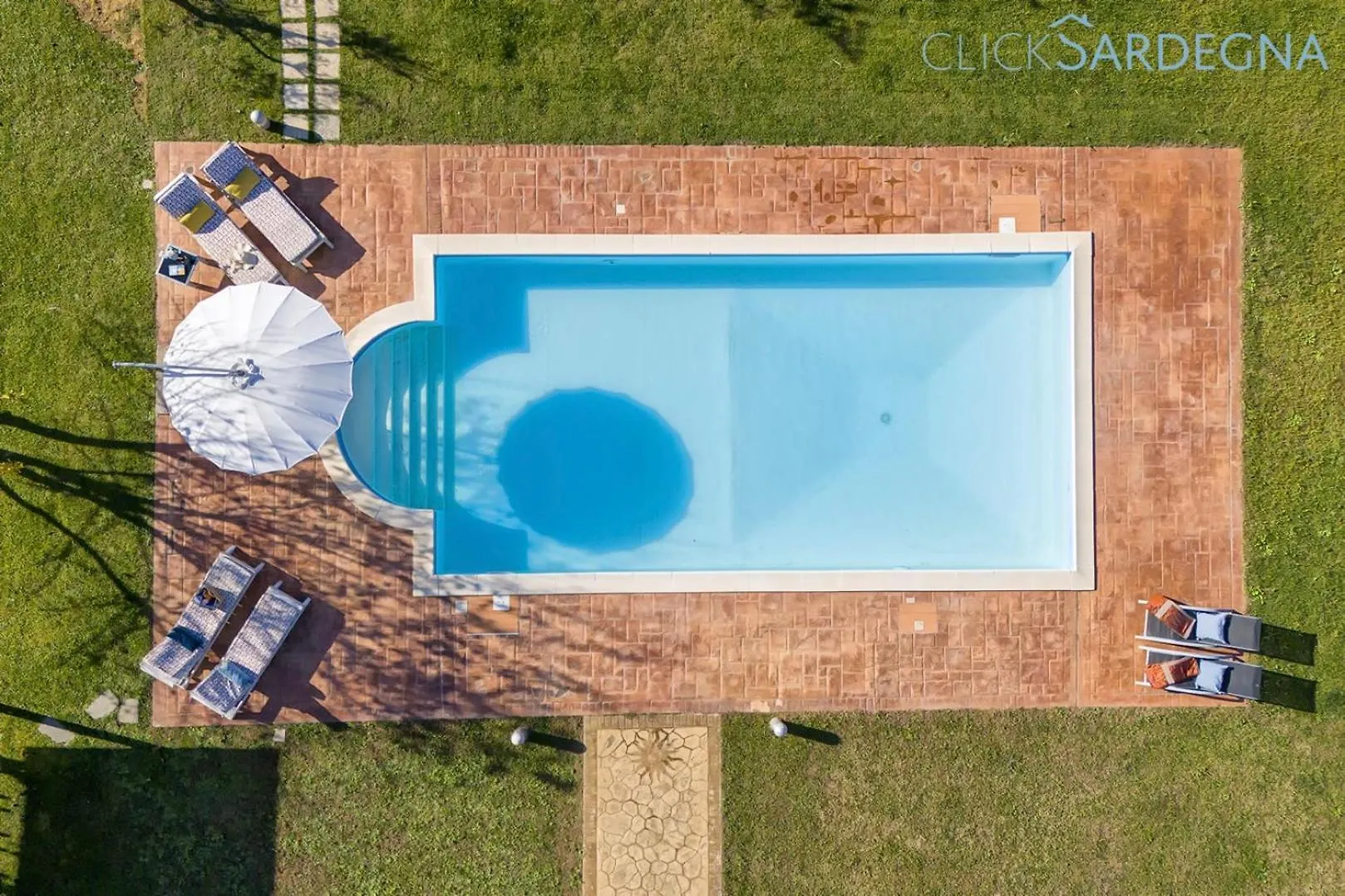 Large Villa Mediterranea In The Heart Of Coral Shore With Swimming Pool Large Garden With Palm Trees Alghero