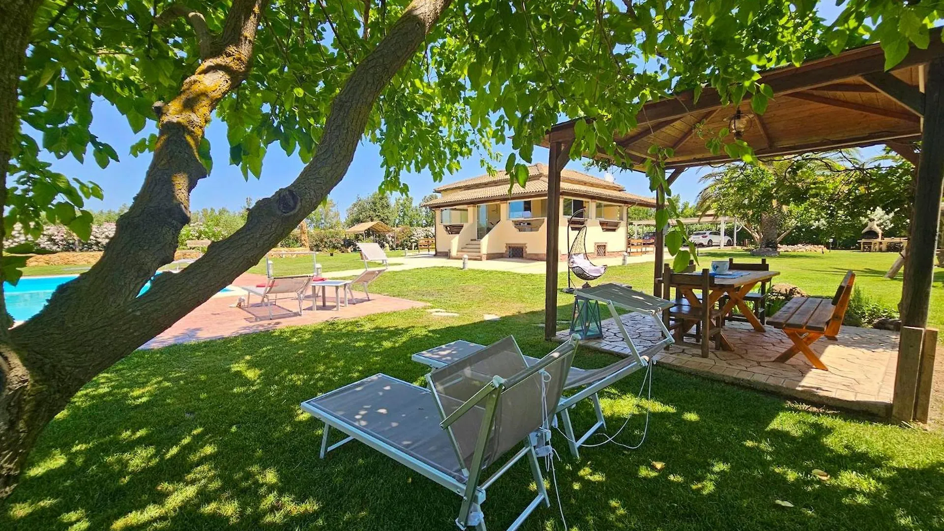 Large Villa Mediterranea In The Heart Of Coral Shore With Swimming Pool Large Garden With Palm Trees Alghero