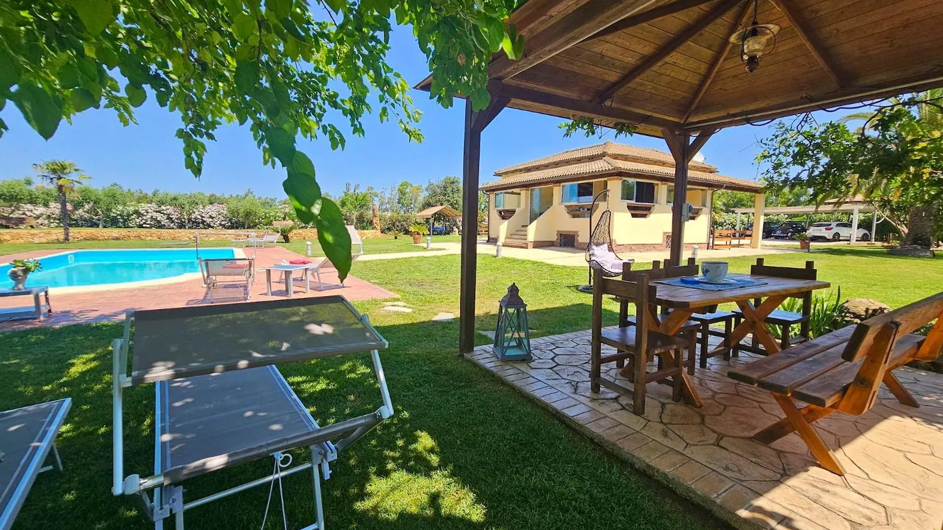 Large Villa Mediterranea In The Heart Of Coral Shore With Swimming Pool Large Garden With Palm Trees Alghero