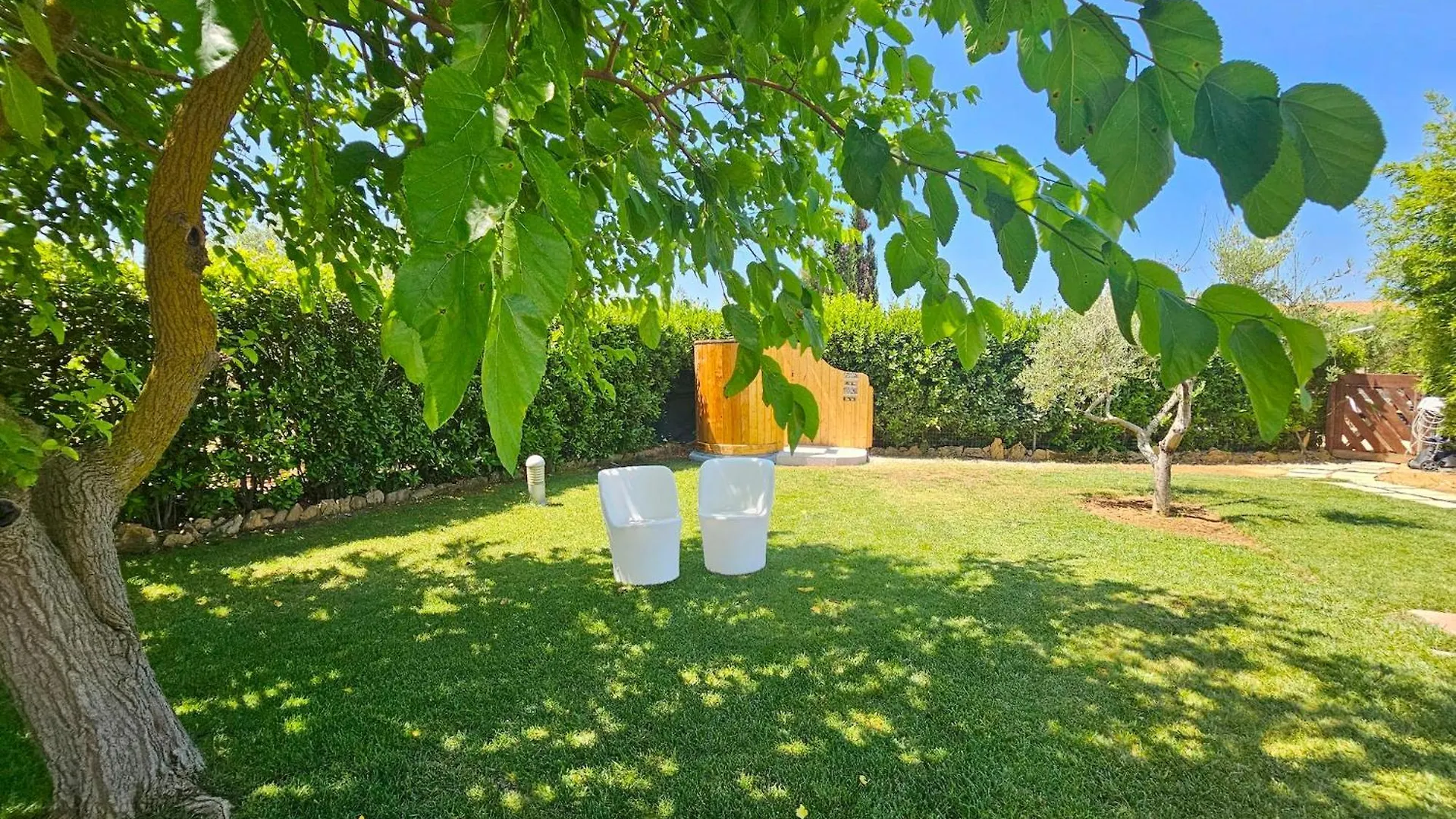 Large Villa Mediterranea In The Heart Of Coral Shore With Swimming Pool Large Garden With Palm Trees Alghero